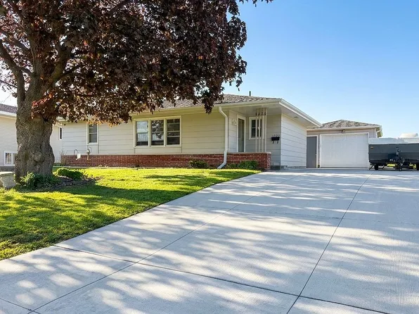 1404 N 9th Avenue Pl E, Newton, IA 50208