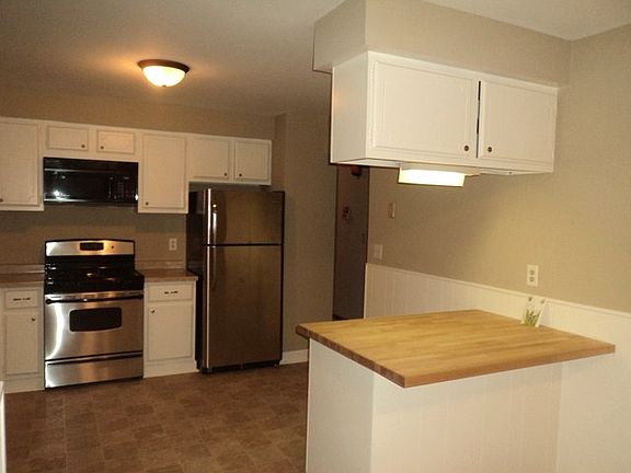 3rd image of 215 E Franklin St