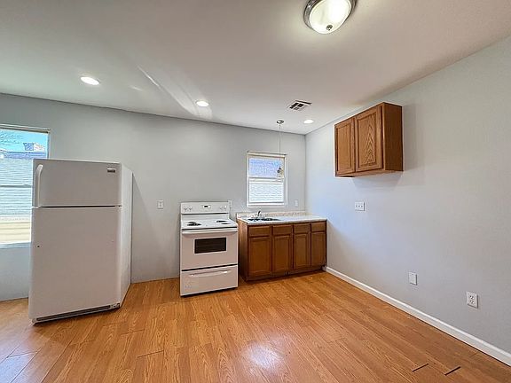 5th image of 325 S Orange Ave #3F