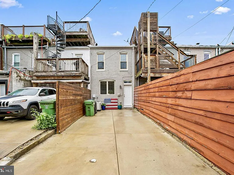 413 S East Ave — Photo 22
