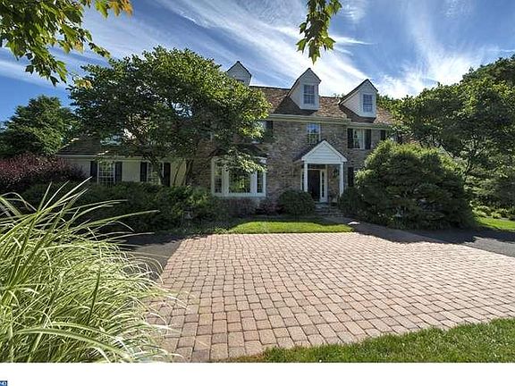2nd image of 15 Crimson Leaf Dr