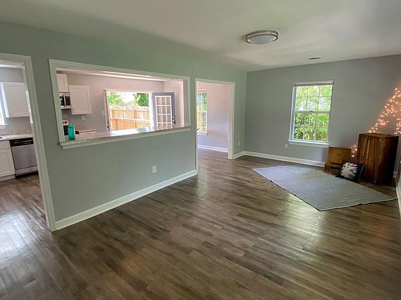3rd image of 100 W 32nd St