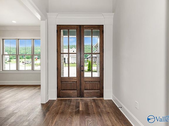 3rd image of 2 Payton Oaks Pl