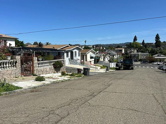 4th image of 2009 18th Ave