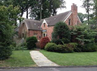 4418 38th St N, Arlington, VA 22207