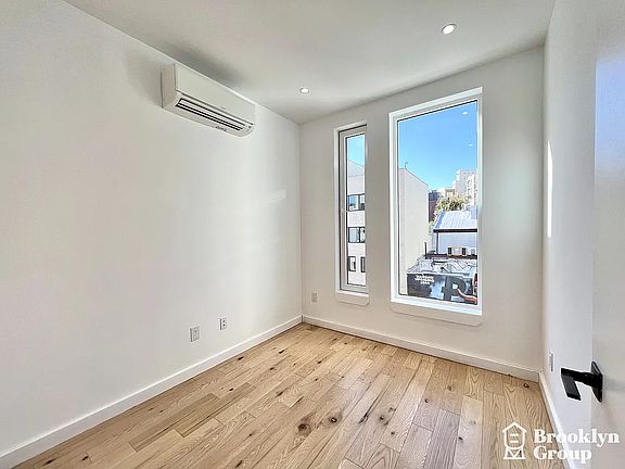 3rd image of 257 Driggs Ave #1C