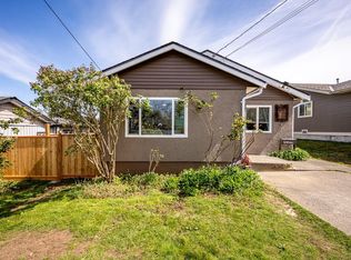 961 Greenwood St, Campbell River, BC V9W3C2