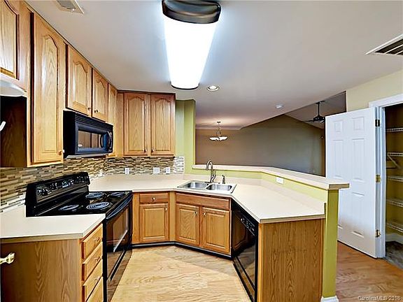 5th image of 3150 Walnut Park Dr