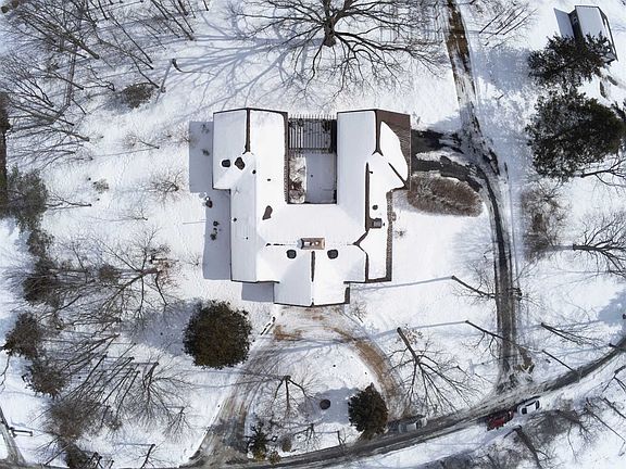 3rd image of 47 Willow Dr