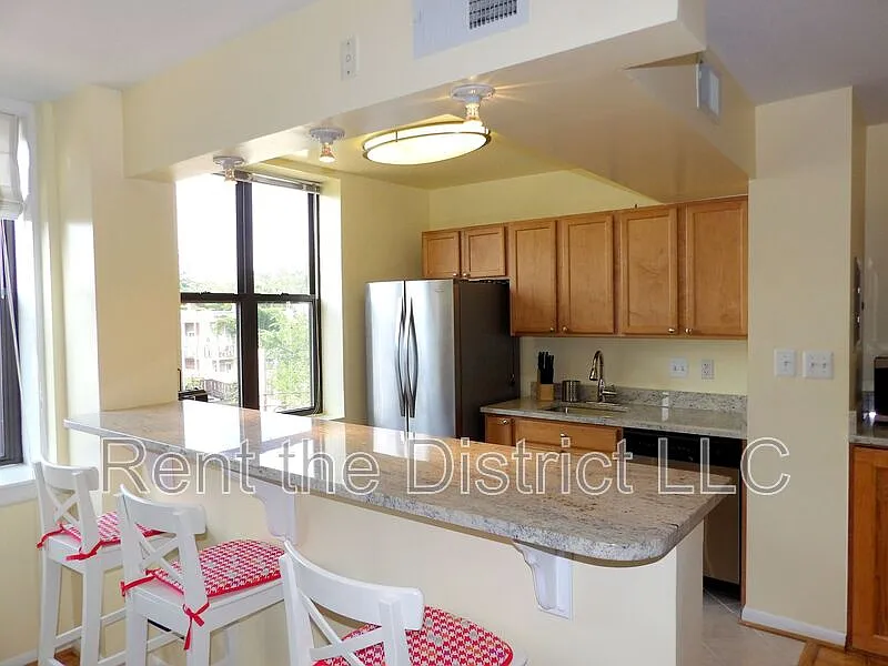 1 bed, 1.0 bath, 800 sqft, $1,950 — Photo 2