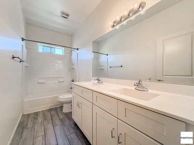 1741 W Pollack St — Photo 18