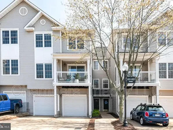 12813 Fair Briar Ln, Fairfax, VA 22033