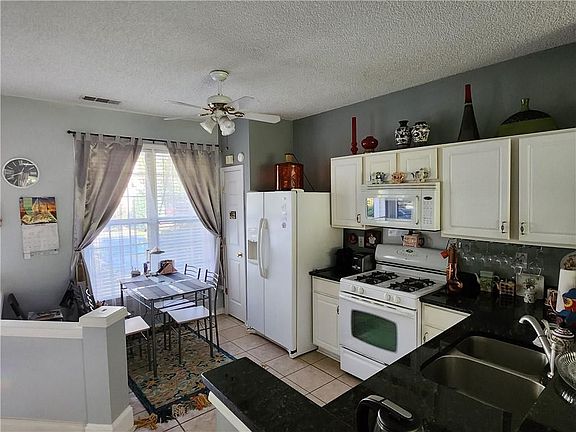 5th image of 242 Buckland Dr
