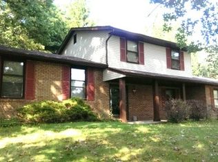 165 Woodsdale Dr, Mogadore, OH 44260