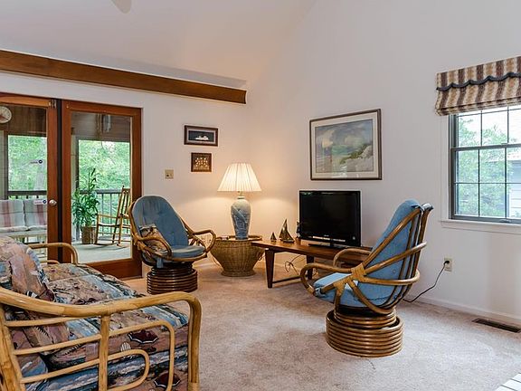 3rd image of 210 Ashwood Ct