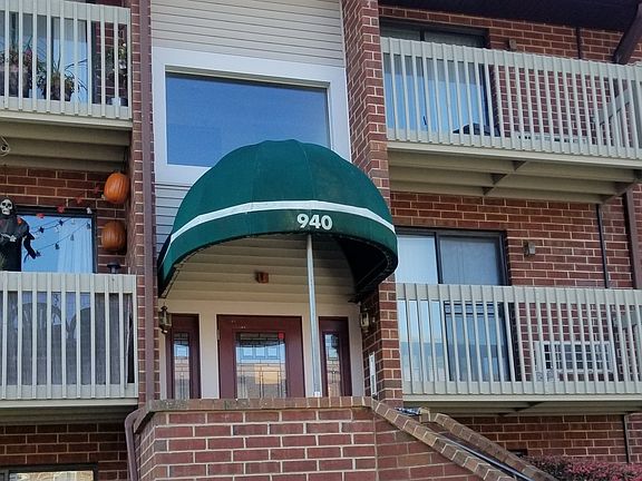 2nd image of 940 N Lakeside Dr APT 2A