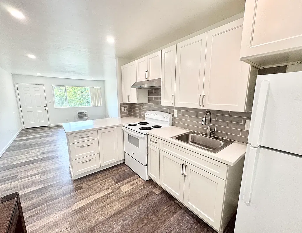 1 bed, 1.0 bath, 675 sqft, $1,700 — Photo 3