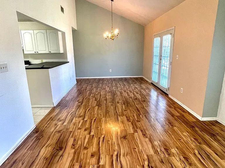 197 Southway Dr #B — Photo 3