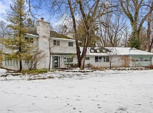 264 Clover Hills Dr, Rochester, NY 14618