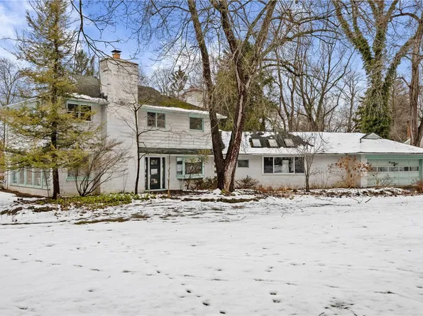 264 Clover Hills Dr, Rochester, NY 14618