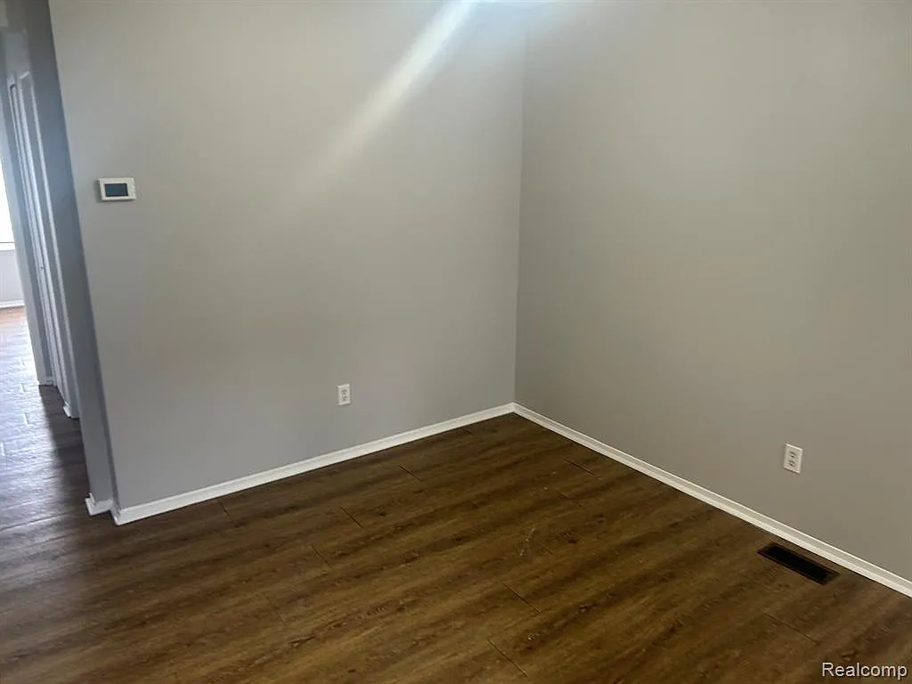 2 bed, 2.0 bath, 1223 sqft, $1,900 — Photo 4