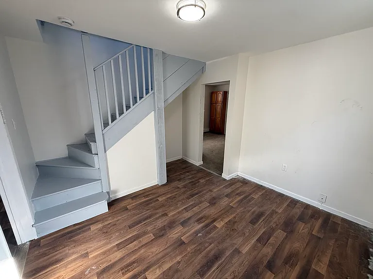129 W 20th St #3 — Photo 31
