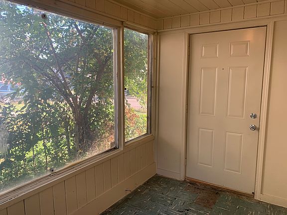 3rd image of 3638 Kinnear Ave