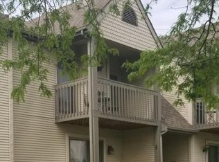 3605 Timberbridge Dr APT B, Valparaiso, IN 46383