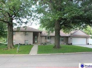 10825 Cedar St, Omaha, NE 68144