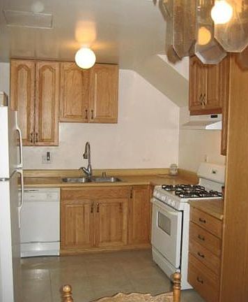 4th image of 17077 Roscoe Blvd Unit 7