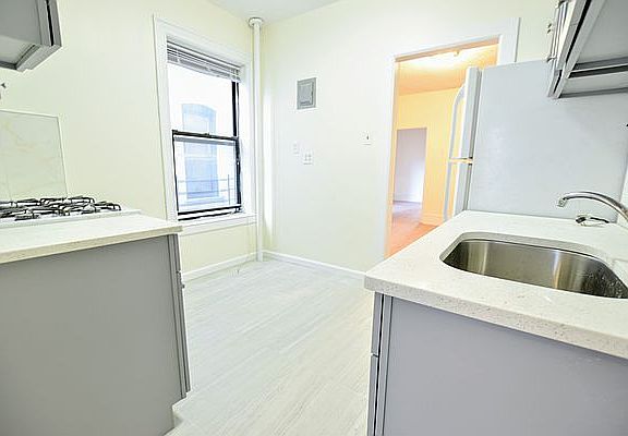 3rd image of 30-38 30th St #Ab