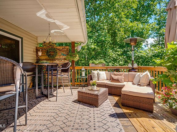 5th image of 109 Cherokee Cir