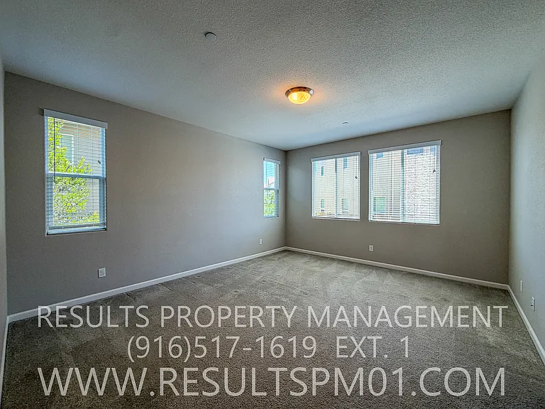 1041 Bridlewood Dr — Photo 24