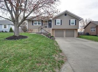 1129 NE Pierce Pl, Lees Summit, MO 64086
