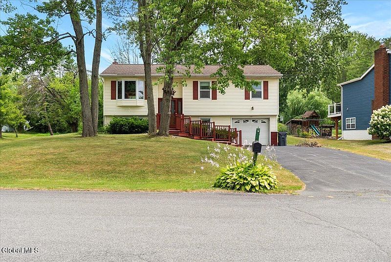 2nd image of 52 Bloomingdale Avenue