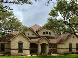 142 Montesito Ln, Floresville, TX 78114