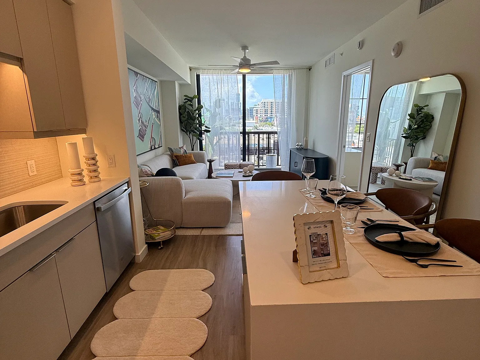1 bed, 726 sqft, $2,395 — Photo 2