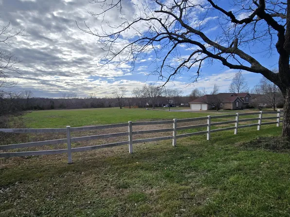 702 N Delaware Town Avenue, Nixa, MO 65714