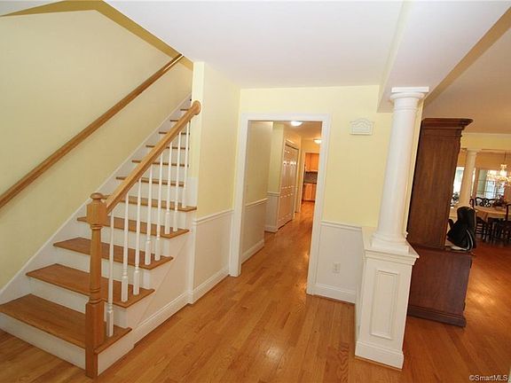 3rd image of 5 Highland Oak Dr