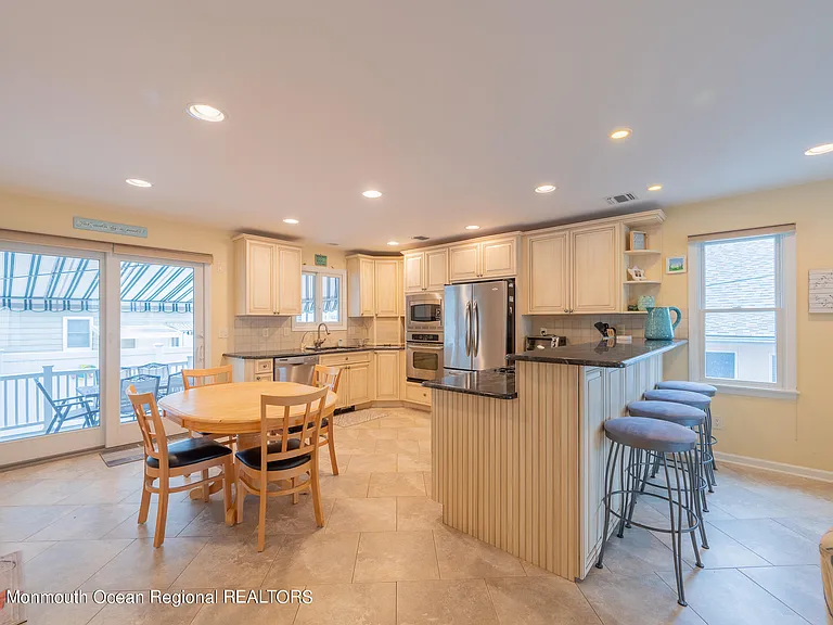 219 3rd Ave — Photo 3