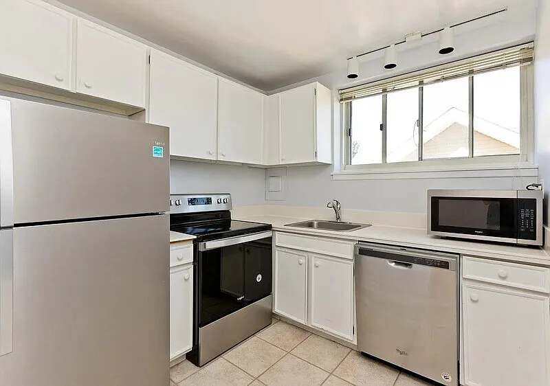 2730 Central St #3DC