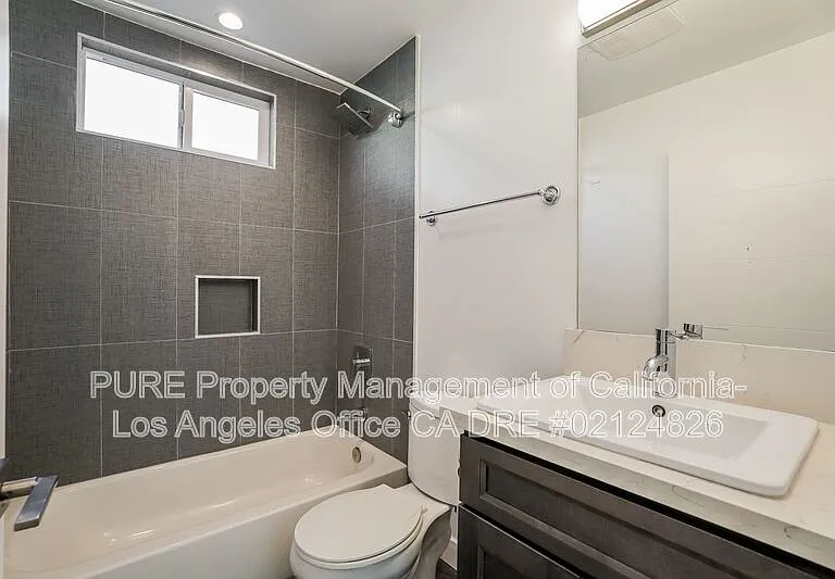 1340 N Kenmore Ave — Photo 19