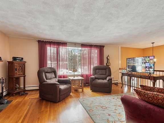 5th image of 12 Heritage Ln