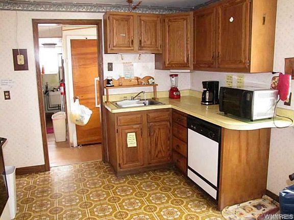 4th image of 518 Montrose Ave