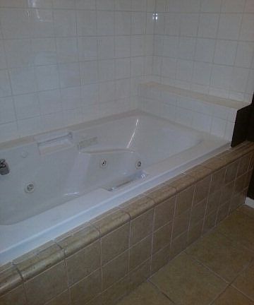 Jacuzzi tub with shower 