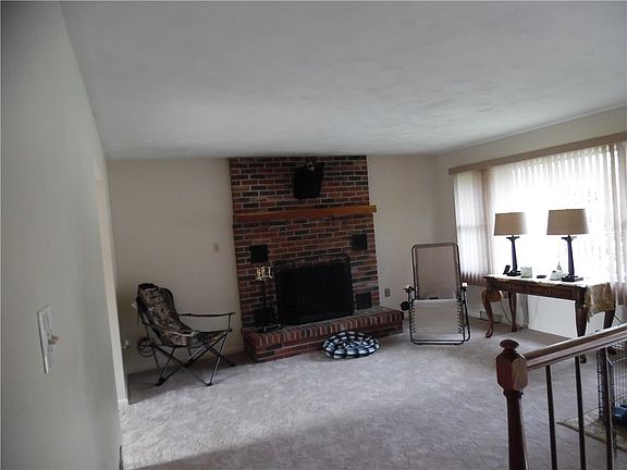 4th image of 211 E 6th Ave