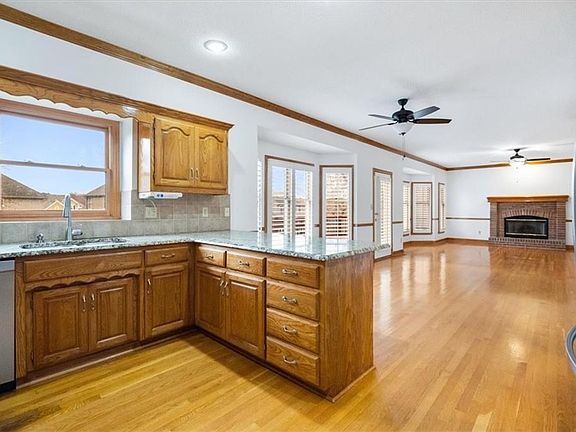 3rd image of 2809 SW Saddlewood Dr