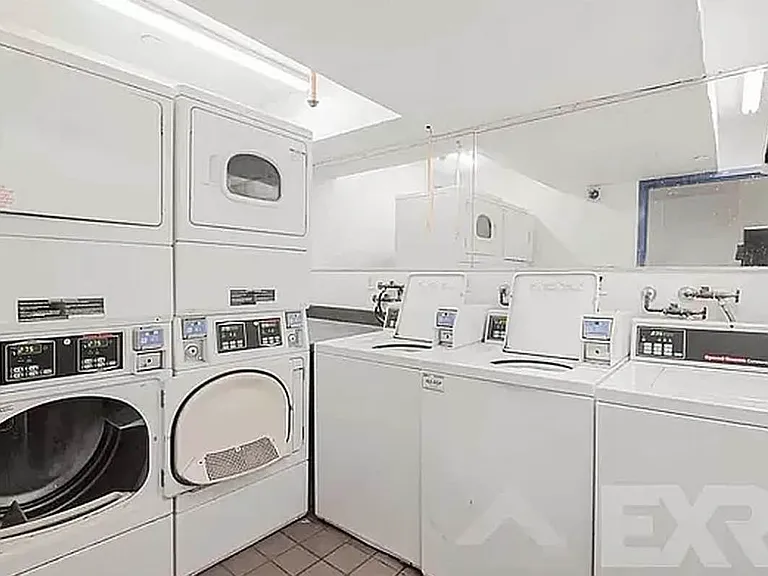 530 W 47th St #6D — Photo 2