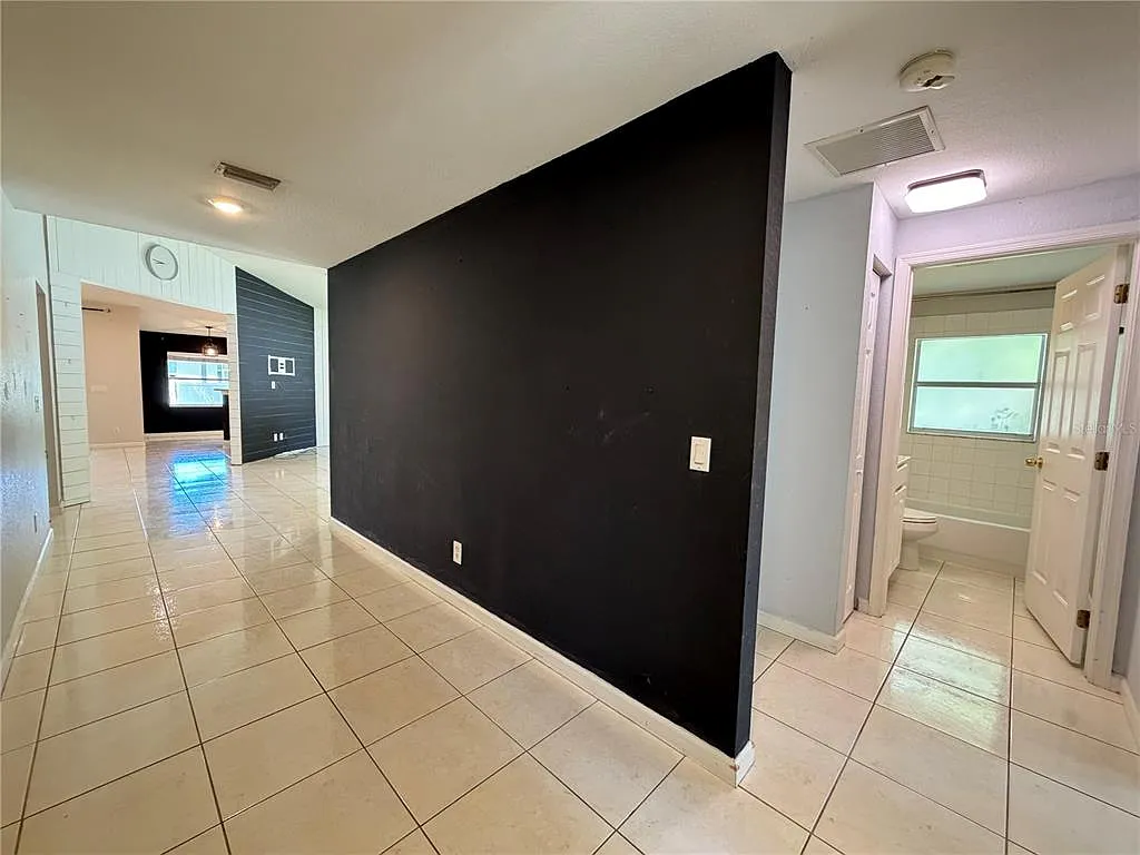 3 bed, 2.0 bath, 1748 sqft, $2,295 — Photo 3