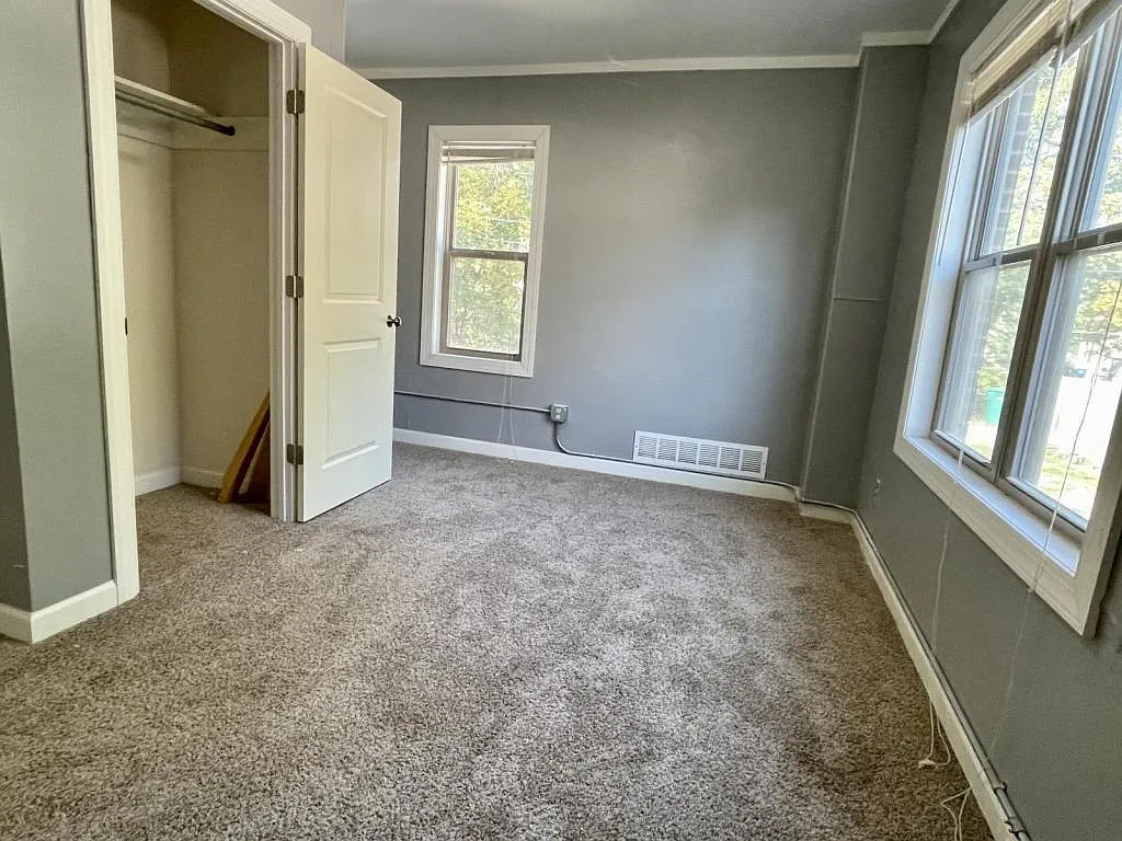 2813 Cottage Grove Ave — Photo 2